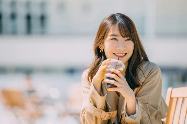 笑っている女性