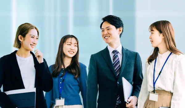 談笑する社会人