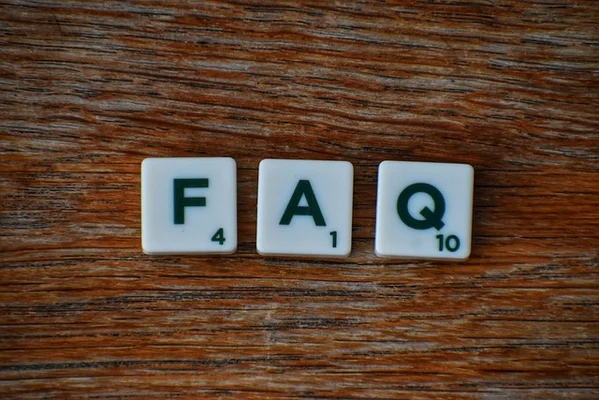FAQと書かれた賽